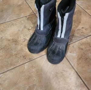 Kids Snow boots in size 4